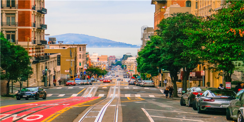 梦到把别人脖子割开了(梦见割别人脖子)