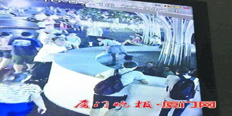 厦门演武大桥观景平台开放　不文明现象时有发生