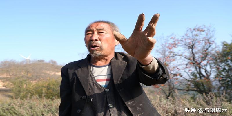 6旬农民痴迷周易八卦，独居山洞修炼养生30多年，看活成啥样
