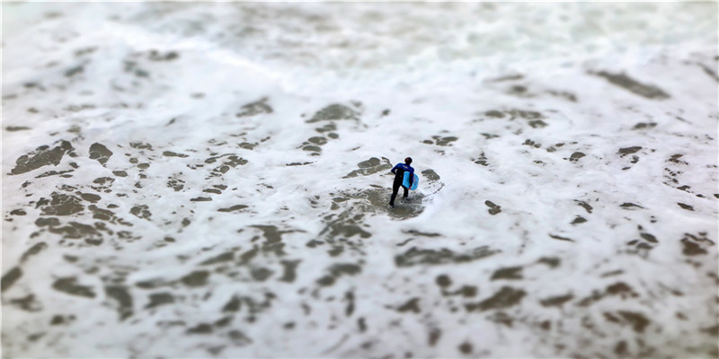 湖南高校男老师走红，长相神似康巴小伙丁真，身高188又年轻有为