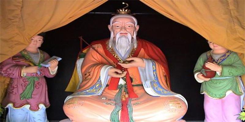 道士上门给人看相,刚进门扭头就走:不算了,他们全家都不是凡人