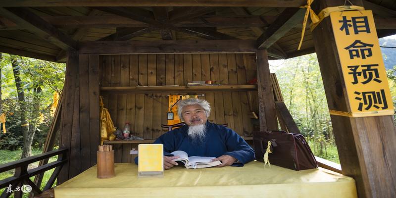 初一十五能去算卦吗(算命先生说她子孙满堂)