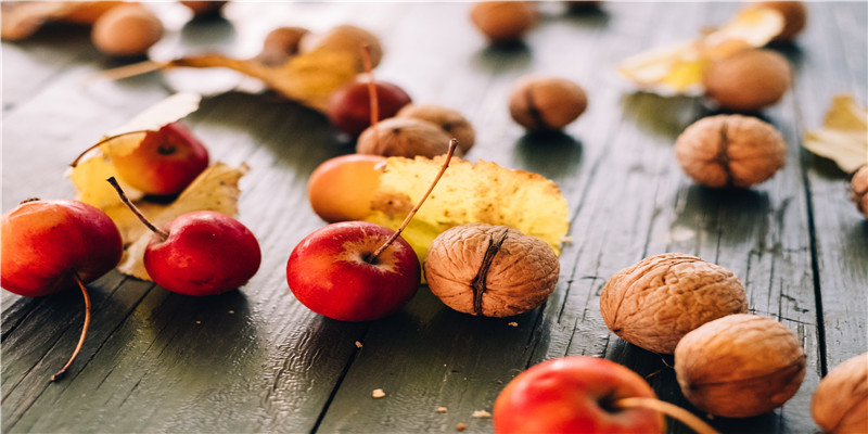 梦到命案现场还有死人(梦到破案发现死人)