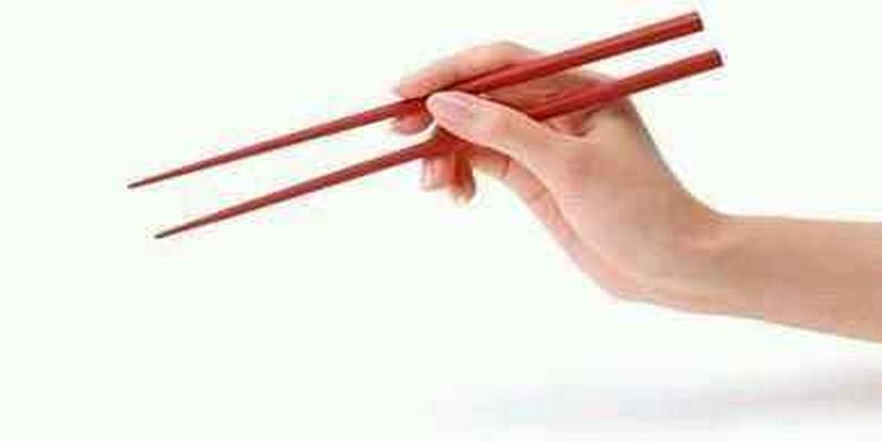 从筷子的使用谈《易经》智慧