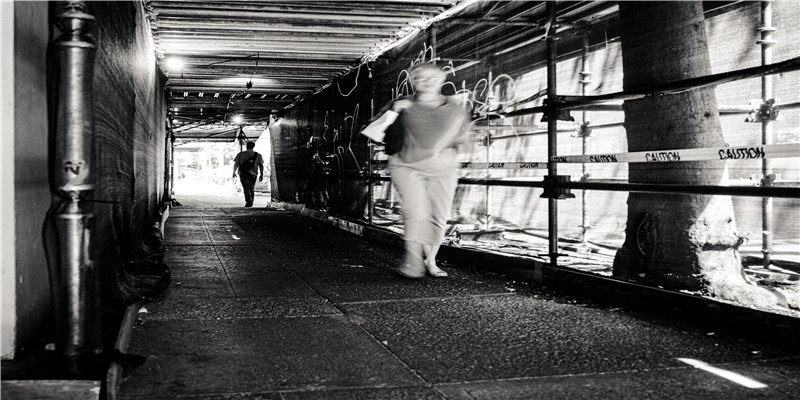 梦到命案现场还有死人(梦到破案发现死人)