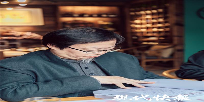 江苏中小学生书法大赛盐城赛区组织专家评审,共收集3万多件作品