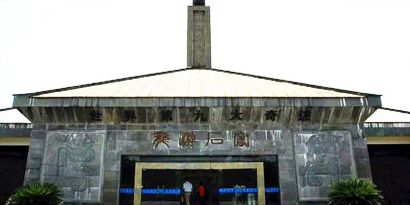十几平米小水塘深藏大玄机，抽干水后显现出了“世界第九大奇迹”