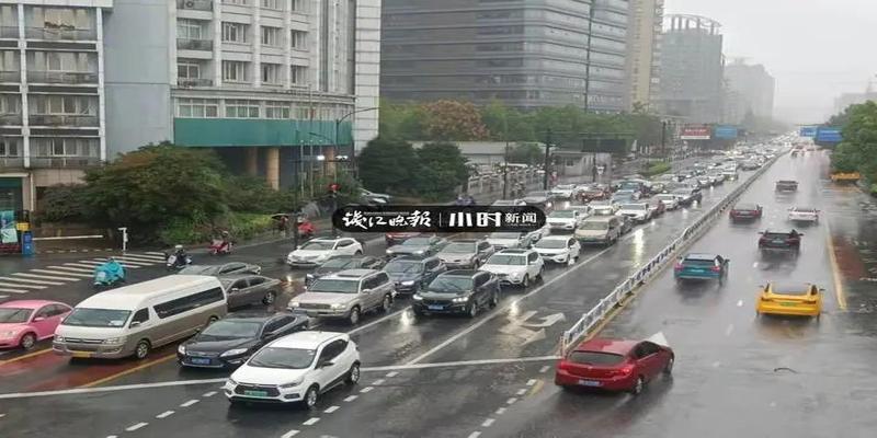 “灿都”凶猛,浙江连发25条红色预警!杭城早高峰堵到崩溃!此地已掀起狂风巨浪