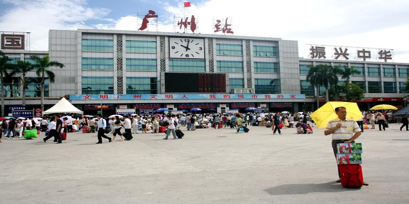 中国最牛火车站：“统一祖国、振兴中华”8个大字标语，振奋人心
