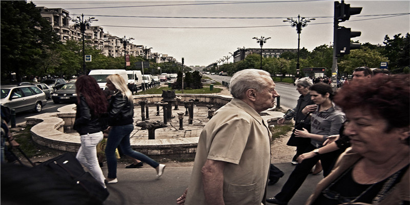 72年属什么命(湖南8旬独居老人一段自拍上热榜)