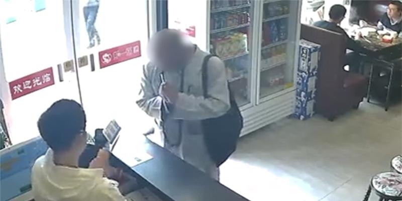 博山算卦挺准的有哪些(男子假冒僧人强行化缘)