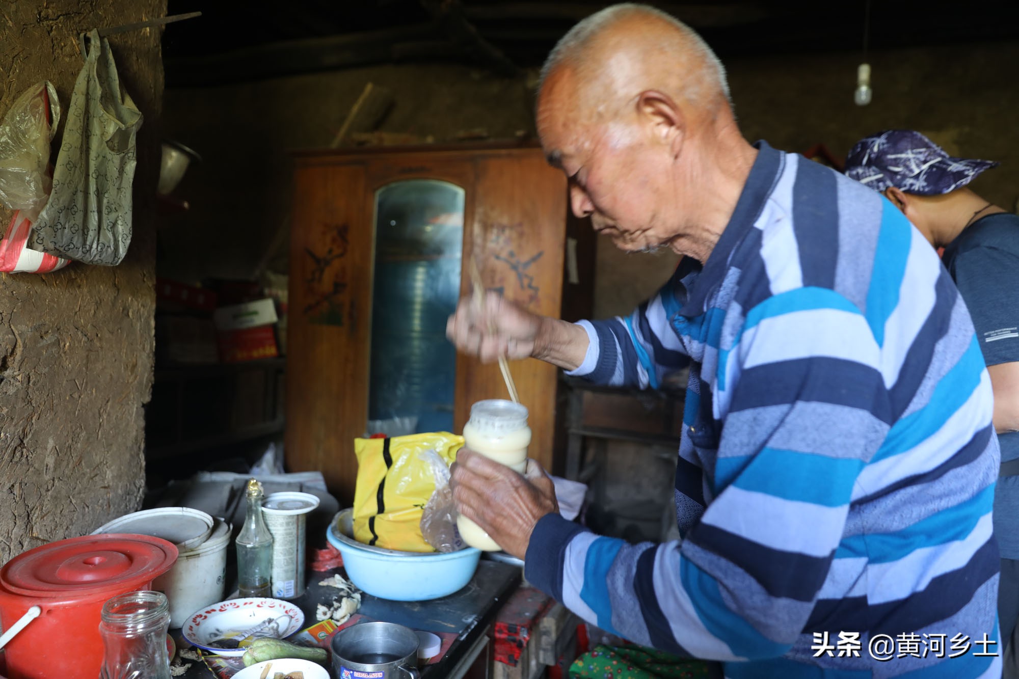 山西80岁老人吃斋念佛50年，做梦都想皈依佛门，如今活成啥样子 