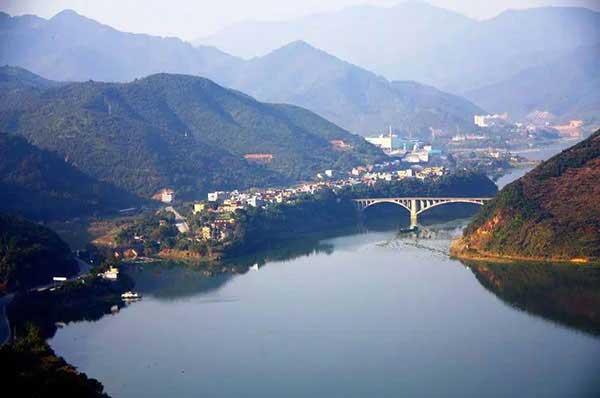 35岁后事业好转的手相(注定半生苦命的女人手相)