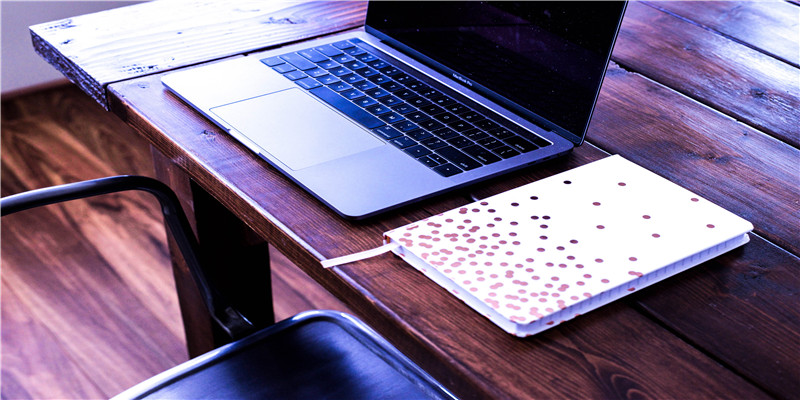 70年属狗50岁婚姻(长沙76岁嗲嗲70平房子里塞了2万多本书)