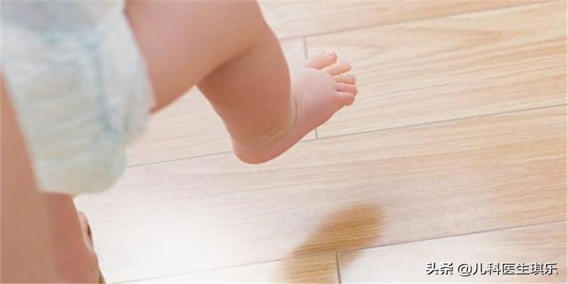 2岁孩子走路内八字怎么办(宝宝在学走路的时候出现内八字属不属于正常)