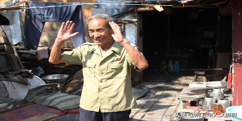 7旬农村老人痴迷周易45年，6年独居“风水宝地”，看生活是啥样