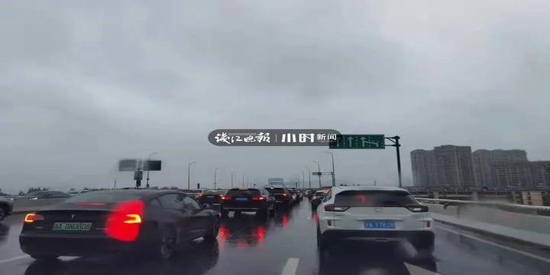 “灿都”凶猛,浙江连发25条红色预警!杭城早高峰堵到崩溃!此地已掀起狂风巨浪