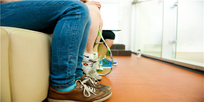 梦到狗对我很凶想咬我(小狗做梦的时候是什么样子)