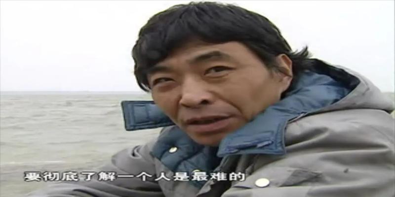 二龙湖浩哥老三算卦台词(因饰演“悍匪”太逼真)