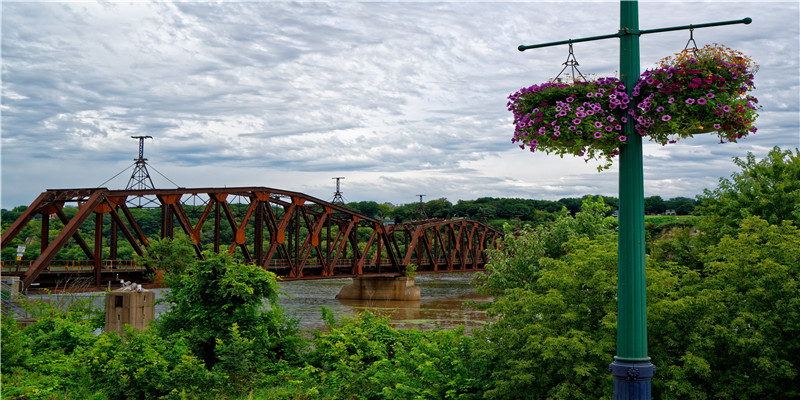 此手相婚姻线长短适中，婚姻上容易天长地久