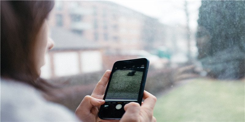梦到掉河里了是啥意思(女人梦到自己的女儿是什么意思)