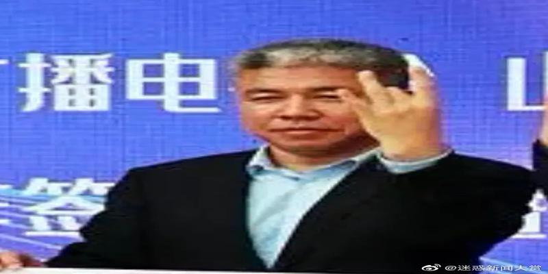 山东不愧是你！蔡徐坤杨颖拿大葱开发布会，飞机餐是馒头配咸菜