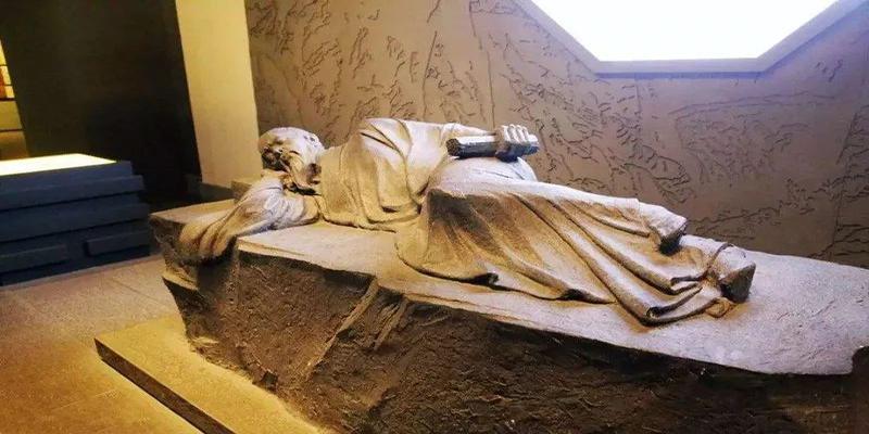 道教宗师精通周易，两位皇帝接见他，活到一百多岁，思想影响千年