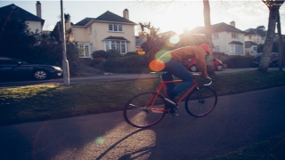 脸上长痣好吗(脸上的痣能点吗)