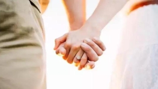 看相的主动找你看相(谁在感情中更主动)