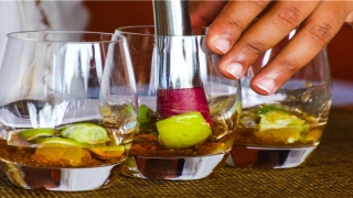 单身女梦见有男朋友了(单身梦见前男友是什么征兆)_重复