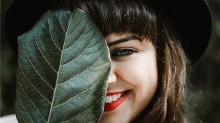 眉压眼好吗(重压眉毛的人面相)