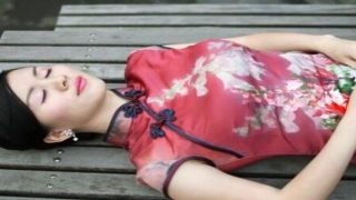 被算卦的占了便宜(老汉冒充瞎子给人算命)