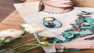 床头上挂什么画招财(床头朝哪聚财)