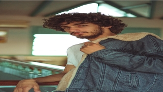 男人桃花充沛长什么样 - ?命犯桃花面相特征 - 运势网(桃花运的花)