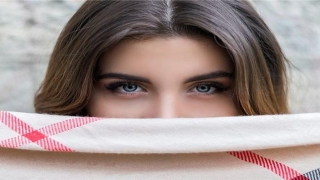 眉毛里有痣好不好(上下眉毛的面相)