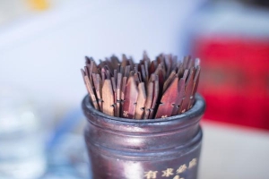 研究易经的人很倒霉(他学周易算天气准)