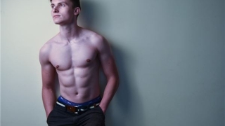 男人人中有痣代表什么(人中特别明显的男生)