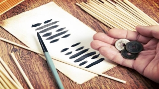 梅花易数铜钱摇卦法(六爻基础知识与梅花卦的区别)