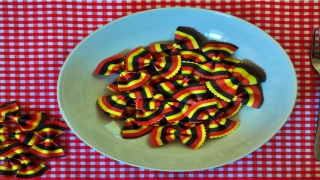 梦到跟同性有身体接触(梦到和同性在一起什么意思)