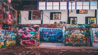 爱赚昧心钱的八字特征(八字算贵人)