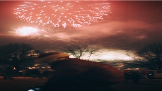 梦到车从斜坡滑到河里(梦见车滑下坡)