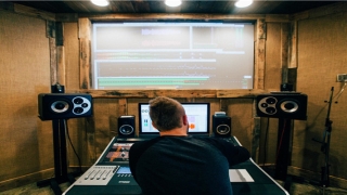 脸上长痣代表什么图解法(发现脸上有痣居然能这么好看)