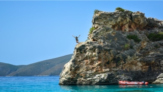 85年属牛配什么属相好(85牛男和什么属相最配)