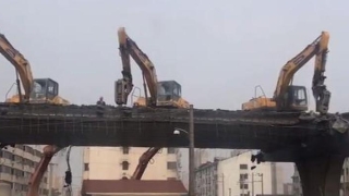 抖音摆摊算卦(搞挖机的都转行摆地摊了)