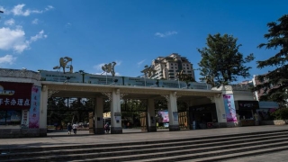 定州北门街算卦(在云南昆明有一条街道上有3个大型公园)