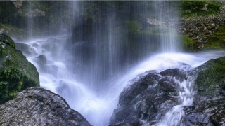 波澜壮阔是什么意思解释(波澜壮阔可以形容人生吗)
